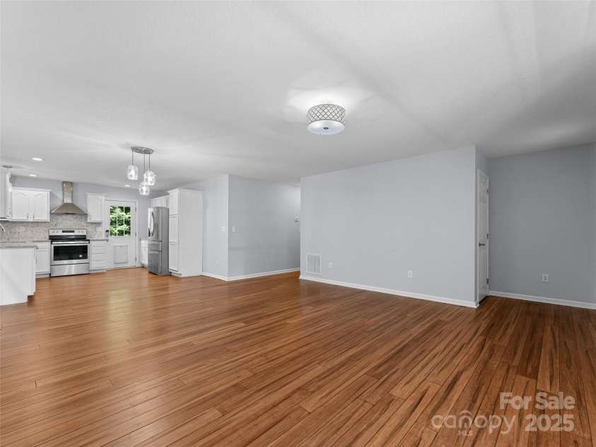 690 Mountain Road, Hendersonville, NC 28791.  MLS# CAR4280756, YatesRealty ID 27941. 