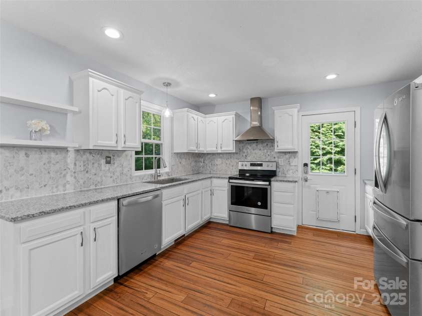 690 Mountain Road, Hendersonville, NC 28791.  MLS# CAR4280756, YatesRealty ID 27941. 