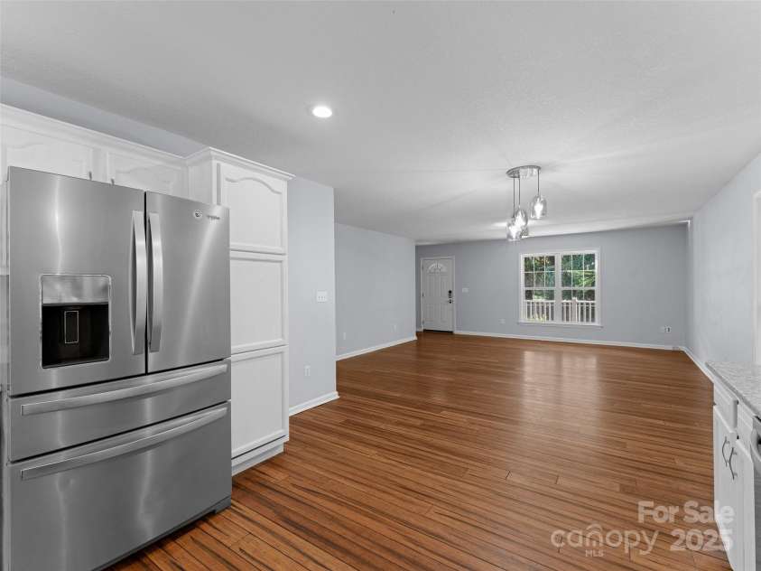 690 Mountain Road, Hendersonville, NC 28791.  MLS# CAR4280756, YatesRealty ID 27941. 