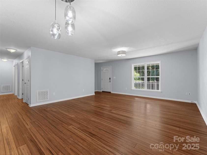 690 Mountain Road, Hendersonville, NC 28791.  MLS# CAR4280756, YatesRealty ID 27941. 