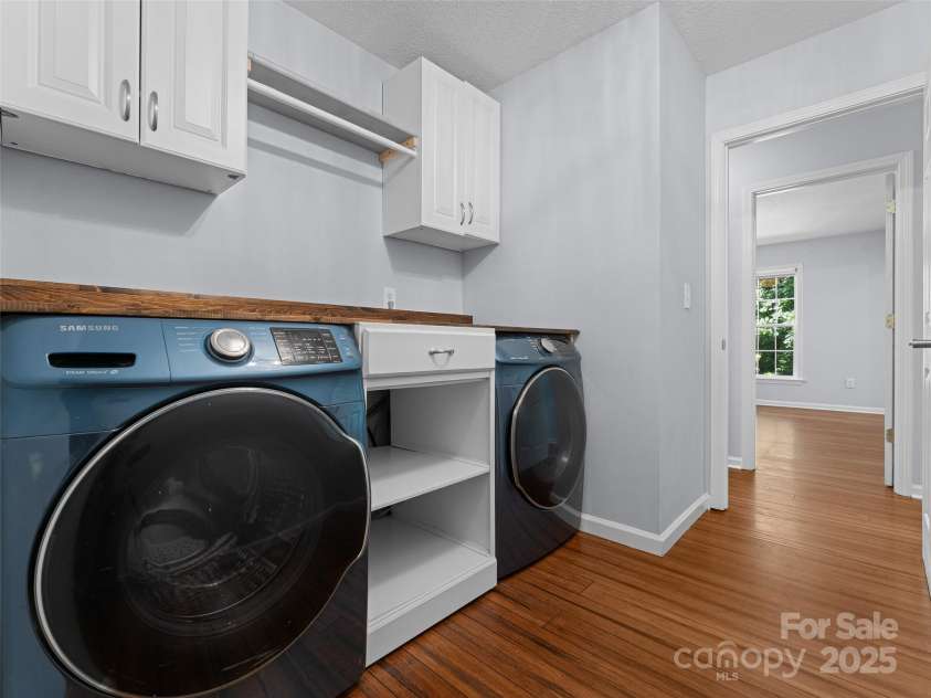 690 Mountain Road, Hendersonville, NC 28791.  MLS# CAR4280756, YatesRealty ID 27941. 