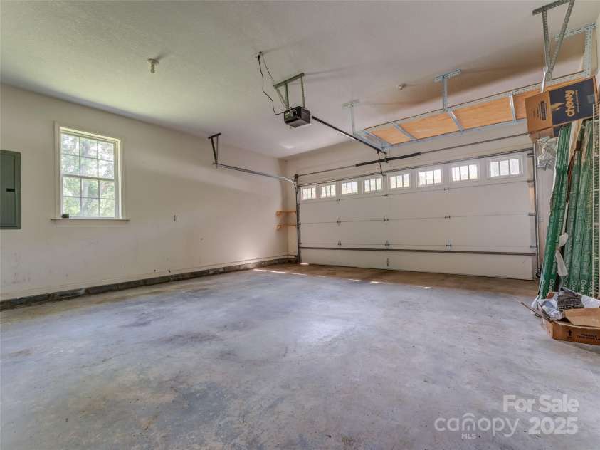 690 Mountain Road, Hendersonville, NC 28791.  MLS# CAR4280756, YatesRealty ID 27941. 