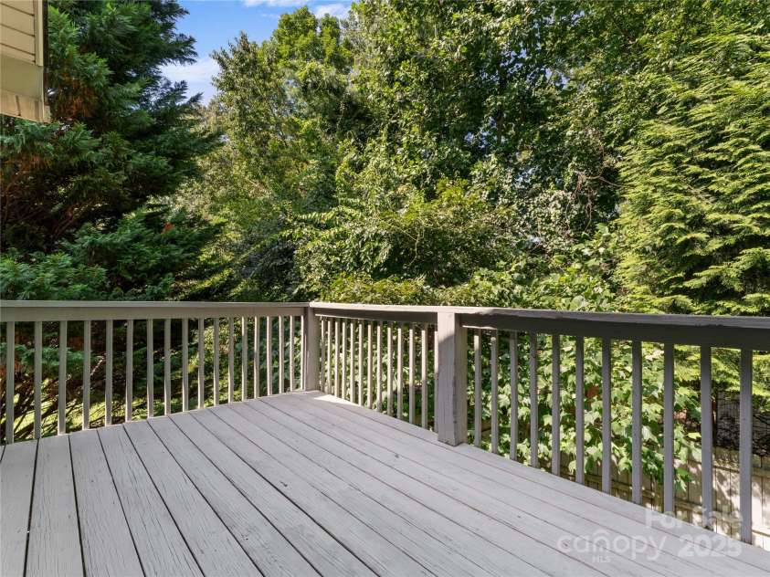 690 Mountain Road, Hendersonville, NC 28791.  MLS# CAR4280756, YatesRealty ID 27941. 