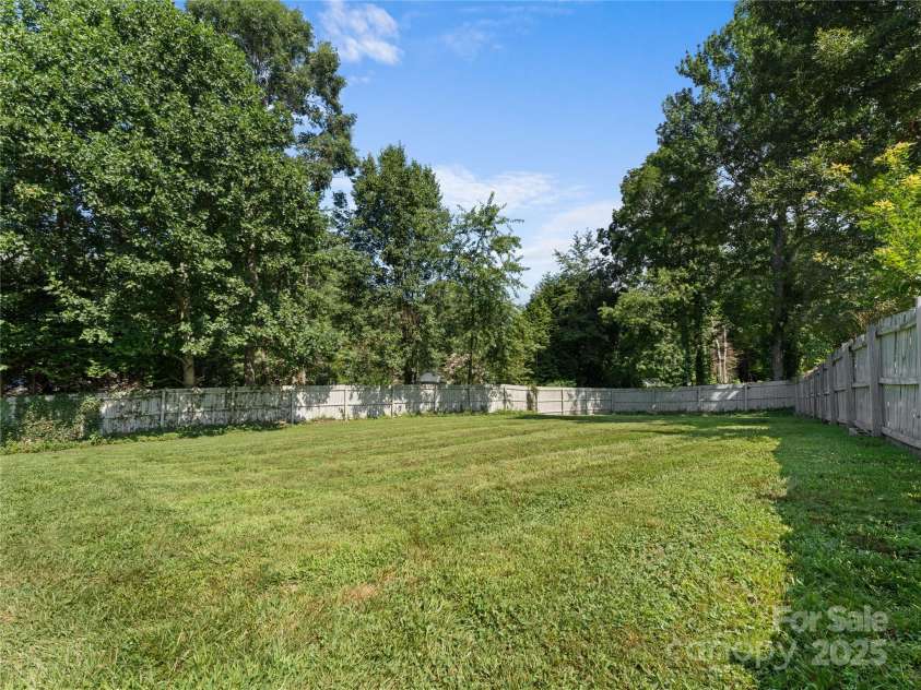 690 Mountain Road, Hendersonville, NC 28791.  MLS# CAR4280756, YatesRealty ID 27941. 