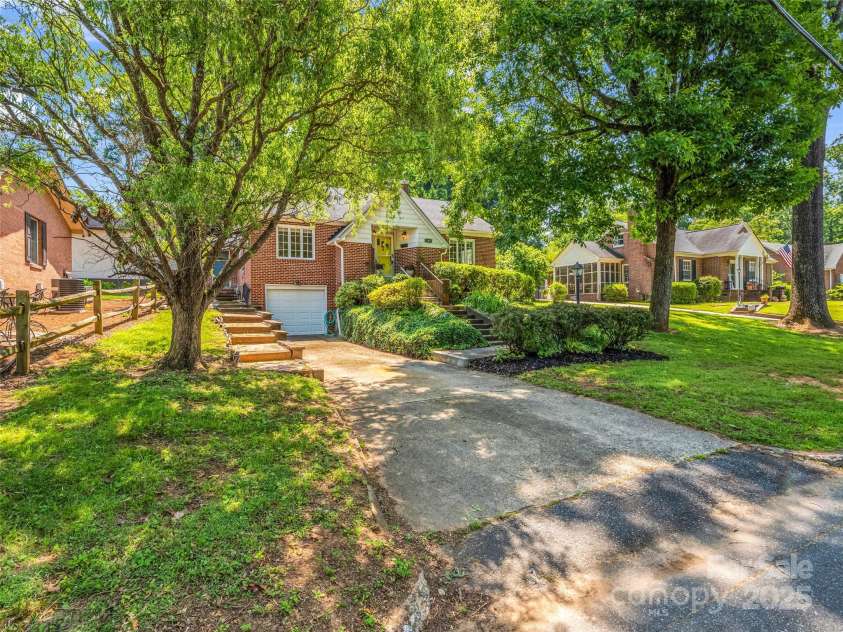 109 Falls Street, Morganton, NC 28655.  MLS# CAR4266712, YatesRealty ID 27942. 