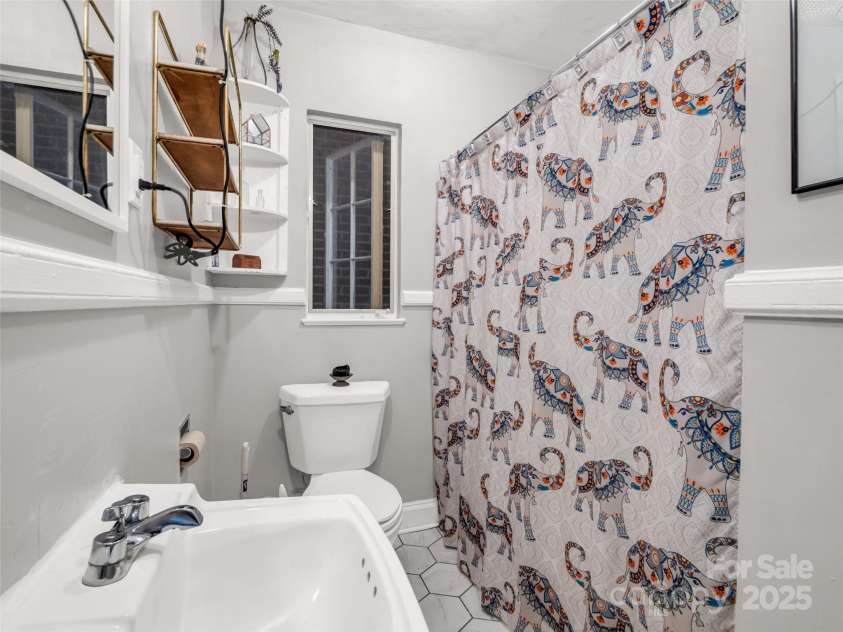 109 Falls Street, Morganton, NC 28655.  MLS# CAR4266712, YatesRealty ID 27942. 