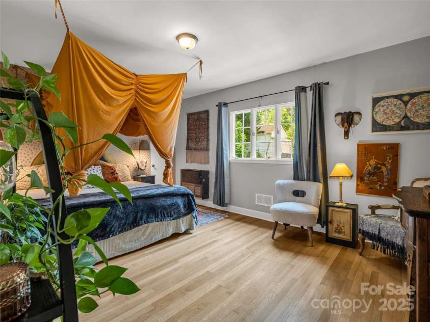 109 Falls Street, Morganton, NC 28655.  MLS# CAR4266712, YatesRealty ID 27942. 