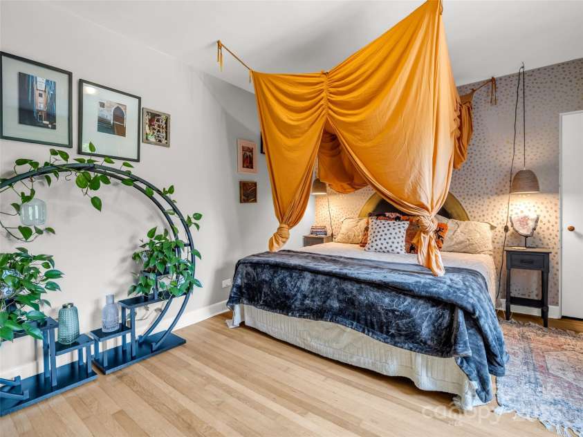 109 Falls Street, Morganton, NC 28655.  MLS# CAR4266712, YatesRealty ID 27942. 