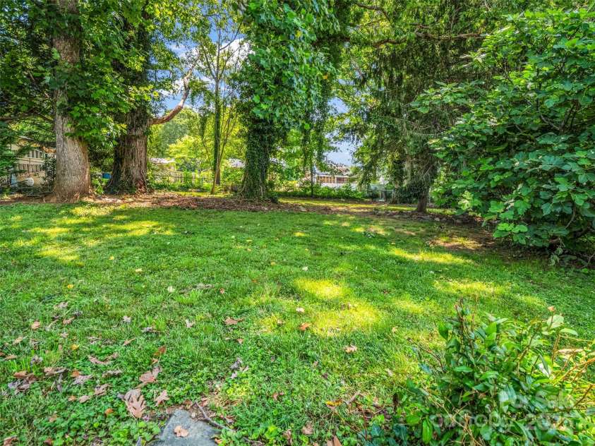 109 Falls Street, Morganton, NC 28655.  MLS# CAR4266712, YatesRealty ID 27942. 