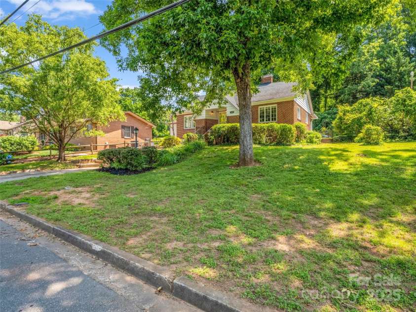 109 Falls Street, Morganton, NC 28655.  MLS# CAR4266712, YatesRealty ID 27942. 