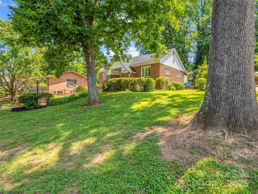 109 Falls Street, Morganton, NC 28655.  MLS# CAR4266712, YatesRealty ID 27942. 