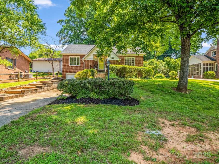 109 Falls Street, Morganton, NC 28655.  MLS# CAR4266712, YatesRealty ID 27942. 