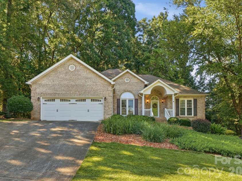 1506 Village Court, Gastonia, NC 28054.  MLS# CAR4389565, YatesRealty ID 27943. 