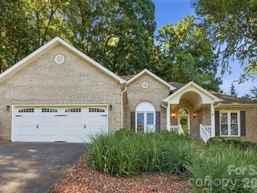 1506 Village Court, Gastonia, NC 28054.  MLS# CAR4389565, YatesRealty ID 27943. 