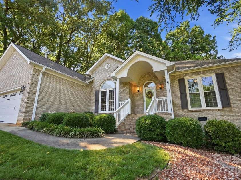 1506 Village Court, Gastonia, NC 28054.  MLS# CAR4389565, YatesRealty ID 27943. 