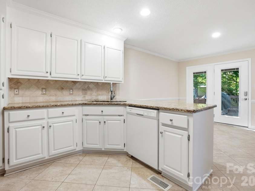 1506 Village Court, Gastonia, NC 28054.  MLS# CAR4389565, YatesRealty ID 27943. 