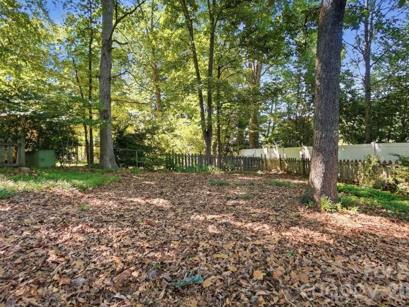 1506 Village Court, Gastonia, NC 28054.  MLS# CAR4389565, YatesRealty ID 27943. 