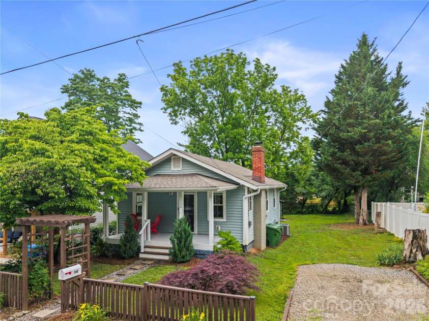 130 Winston Avenue, Asheville, NC 28803.  MLS# CAR4385170, YatesRealty ID 27944. 