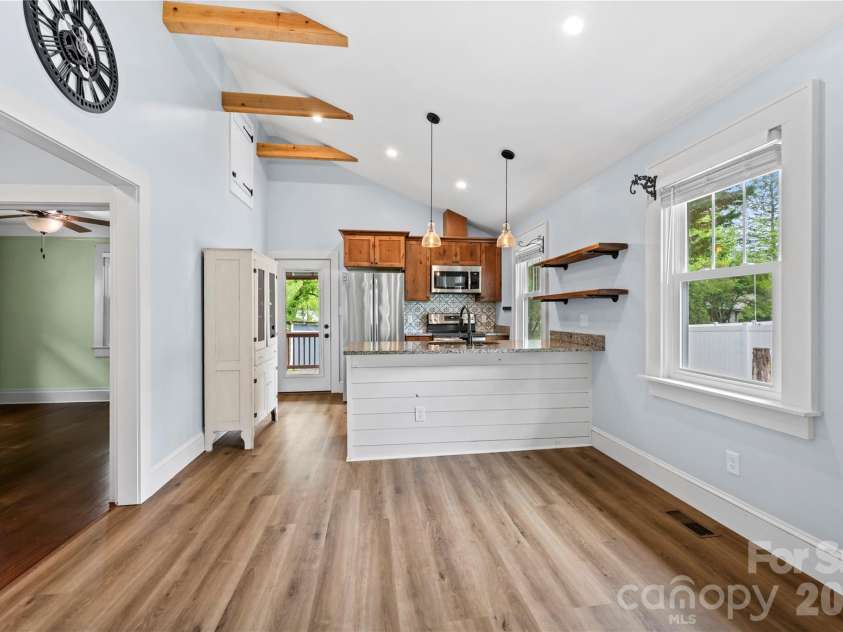130 Winston Avenue, Asheville, NC 28803.  MLS# CAR4385170, YatesRealty ID 27944. 