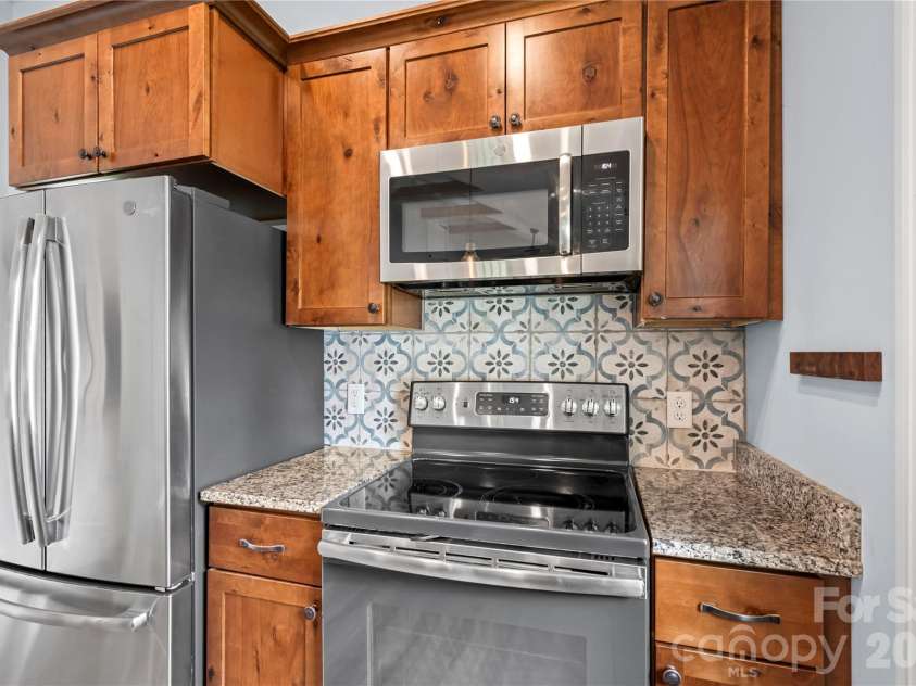 130 Winston Avenue, Asheville, NC 28803.  MLS# CAR4385170, YatesRealty ID 27944. 