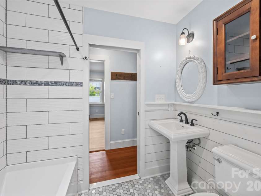 130 Winston Avenue, Asheville, NC 28803.  MLS# CAR4385170, YatesRealty ID 27944. 