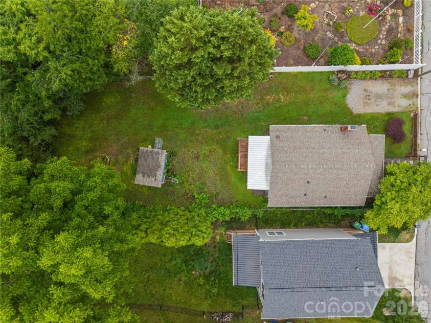 130 Winston Avenue, Asheville, NC 28803.  MLS# CAR4385170, YatesRealty ID 27944. 