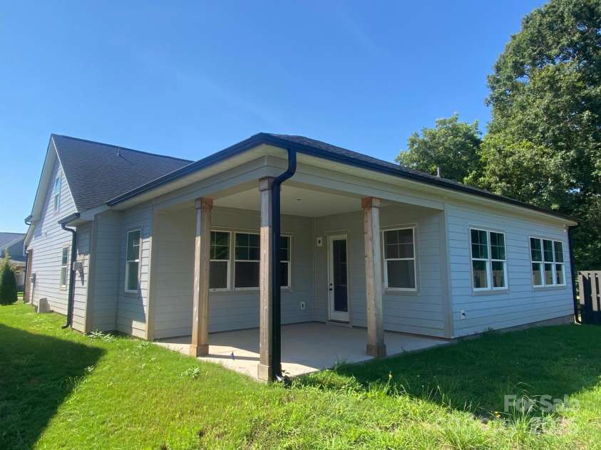 13714 Tranquil Day Drive, Matthews, NC 28105.  MLS# CAR4284421, YatesRealty ID 27944. 