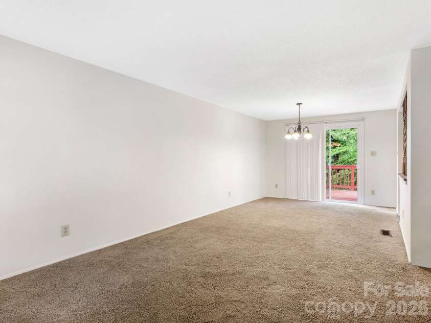 6534 Rollingridge Drive, Charlotte, NC 28211.  MLS# CAR4387248, YatesRealty ID 27945. Living and Dining Area