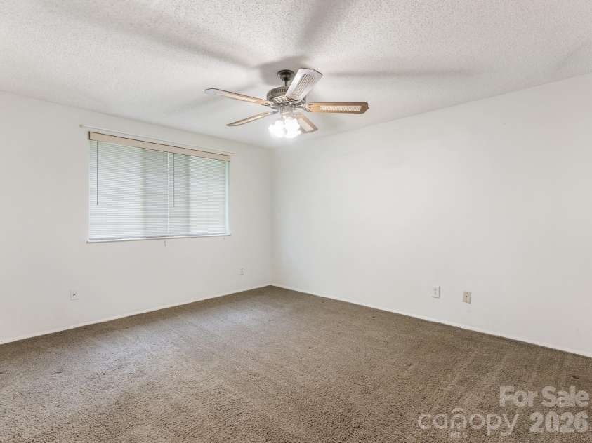 6534 Rollingridge Drive, Charlotte, NC 28211.  MLS# CAR4387248, YatesRealty ID 27945. Primary Bedroom