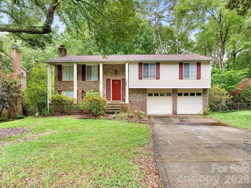 6534 Rollingridge Drive, Charlotte, NC 28211.  MLS# CAR4387248, YatesRealty ID 27945. View From Street