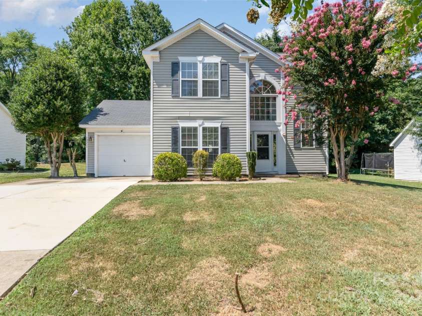 10024 Northwoods Forest Drive, Charlotte, NC 28214.  MLS# CAR4284577, YatesRealty ID 27946. 