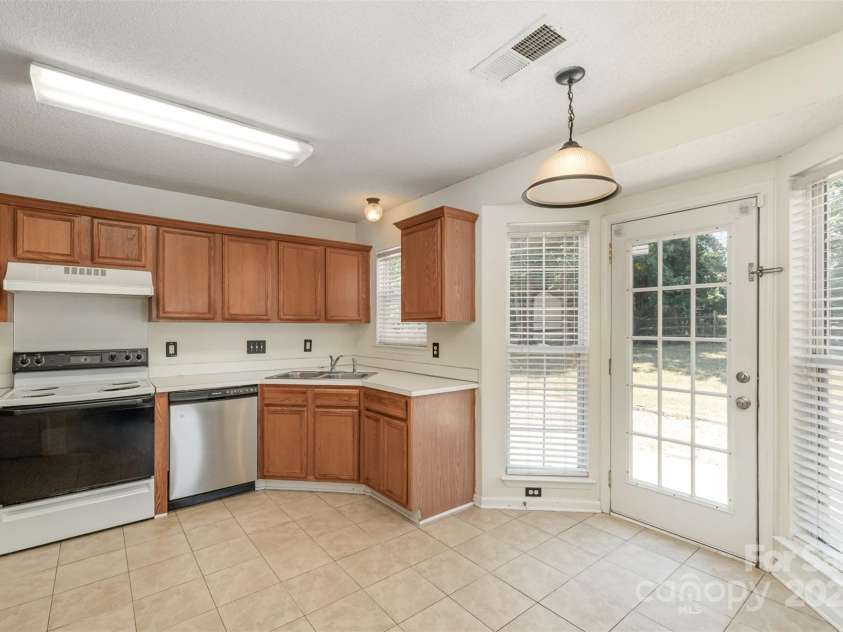 10024 Northwoods Forest Drive, Charlotte, NC 28214.  MLS# CAR4284577, YatesRealty ID 27946. 
