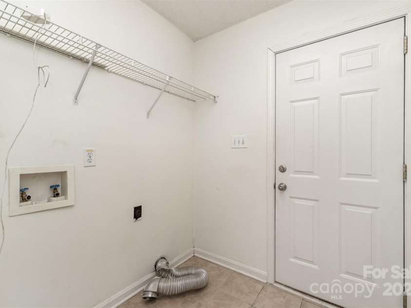 10024 Northwoods Forest Drive, Charlotte, NC 28214.  MLS# CAR4284577, YatesRealty ID 27946. 