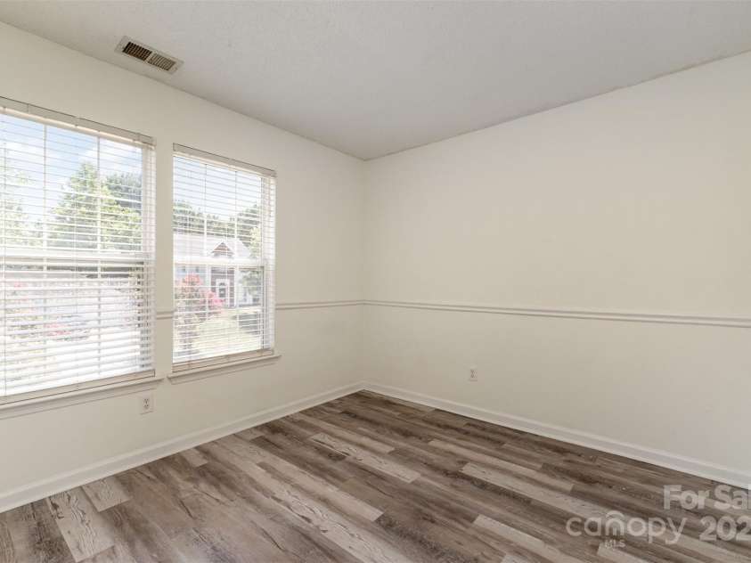 10024 Northwoods Forest Drive, Charlotte, NC 28214.  MLS# CAR4284577, YatesRealty ID 27946. 