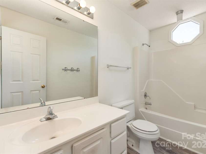 10024 Northwoods Forest Drive, Charlotte, NC 28214.  MLS# CAR4284577, YatesRealty ID 27946. 
