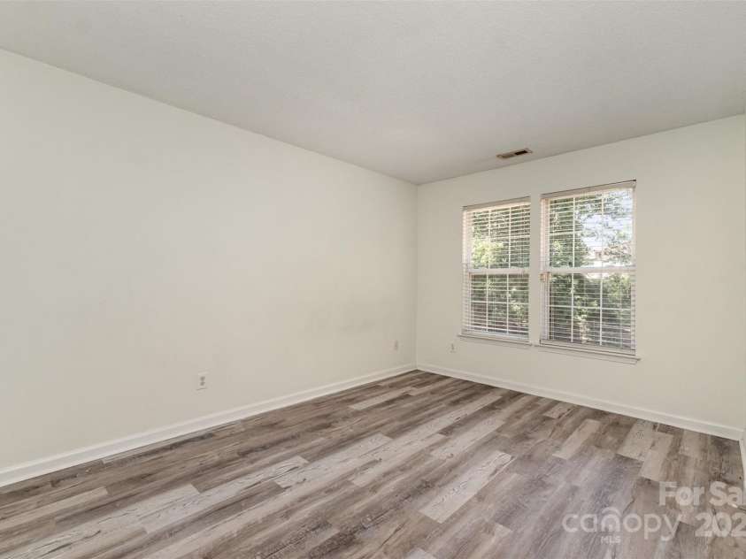 10024 Northwoods Forest Drive, Charlotte, NC 28214.  MLS# CAR4284577, YatesRealty ID 27946. 