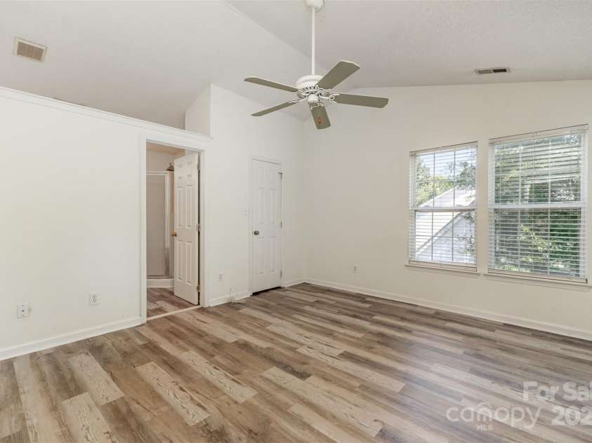 10024 Northwoods Forest Drive, Charlotte, NC 28214.  MLS# CAR4284577, YatesRealty ID 27946. 