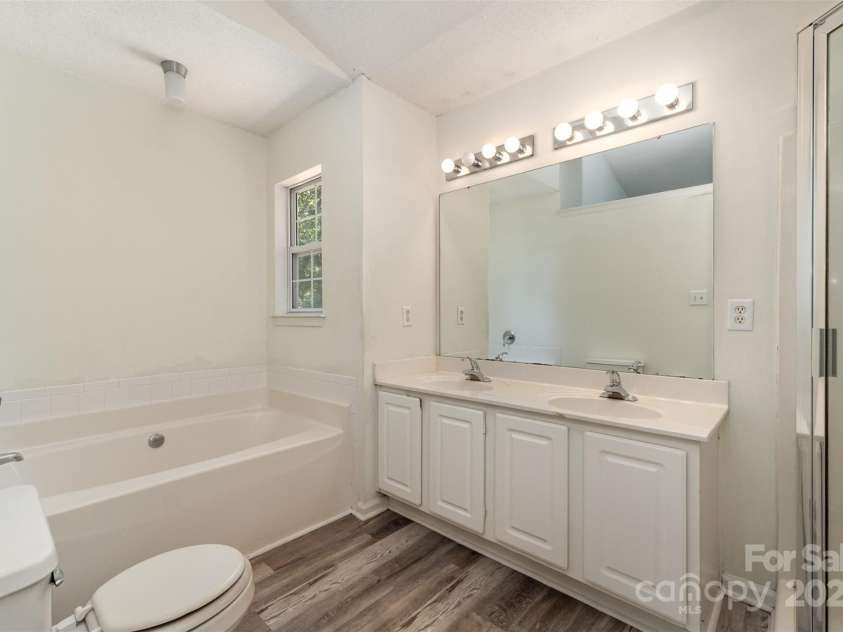 10024 Northwoods Forest Drive, Charlotte, NC 28214.  MLS# CAR4284577, YatesRealty ID 27946. 