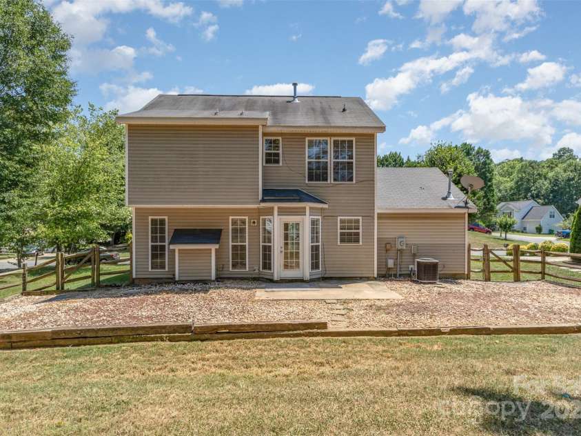 10024 Northwoods Forest Drive, Charlotte, NC 28214.  MLS# CAR4284577, YatesRealty ID 27946. 