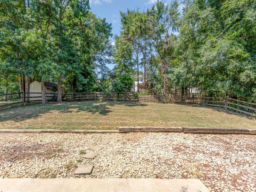 10024 Northwoods Forest Drive, Charlotte, NC 28214.  MLS# CAR4284577, YatesRealty ID 27946. 