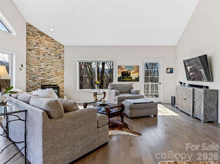 150 Hobby Horse Lane, Hendersonville, NC 28792.  MLS# CAR4397128, YatesRealty ID 27946. Comfortable Great Room Space