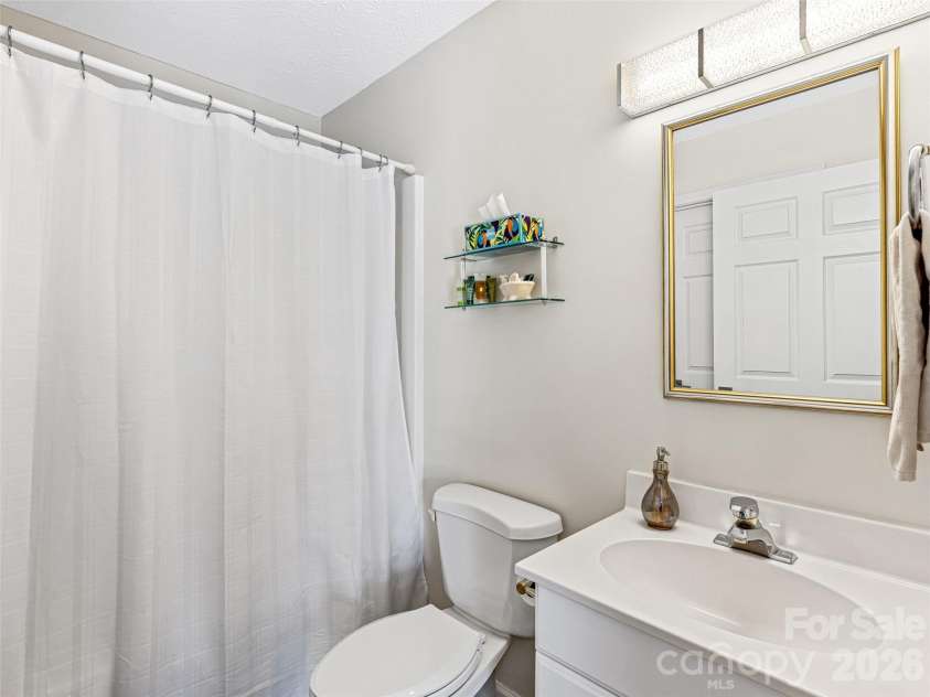 150 Hobby Horse Lane, Hendersonville, NC 28792.  MLS# CAR4397128, YatesRealty ID 27946. Main-Level Full Guest Bath