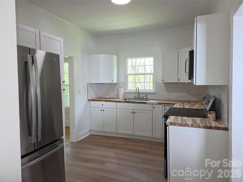 267 Beaverdam Street, Canton, NC 28716.  MLS# CAR4375604, YatesRealty ID 27948. Kitchen