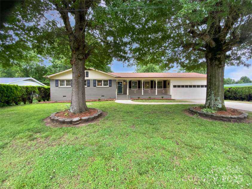 302 Melinda Avenue, Kannapolis, NC 28083.  MLS# CAR4266774, YatesRealty ID 27949. 