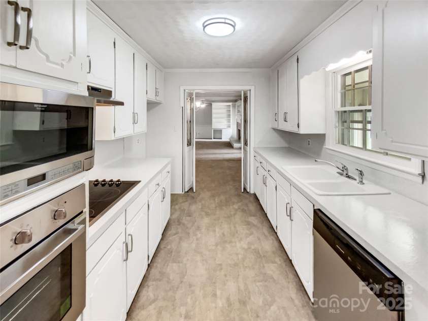 302 Melinda Avenue, Kannapolis, NC 28083.  MLS# CAR4266774, YatesRealty ID 27949. 