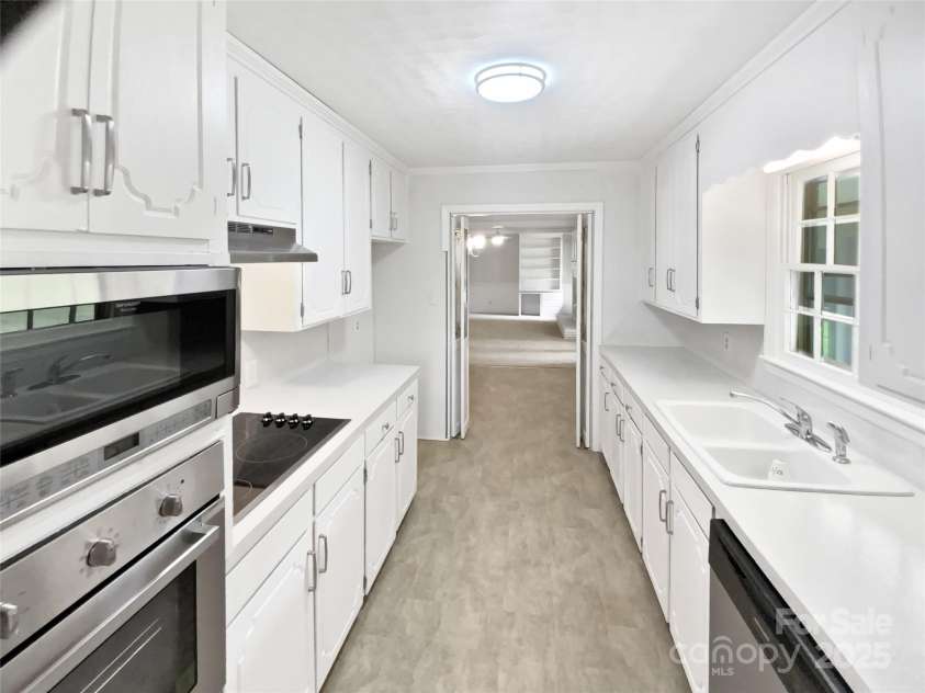 302 Melinda Avenue, Kannapolis, NC 28083.  MLS# CAR4266774, YatesRealty ID 27949. 