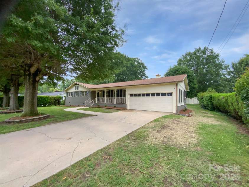 302 Melinda Avenue, Kannapolis, NC 28083.  MLS# CAR4266774, YatesRealty ID 27949. 