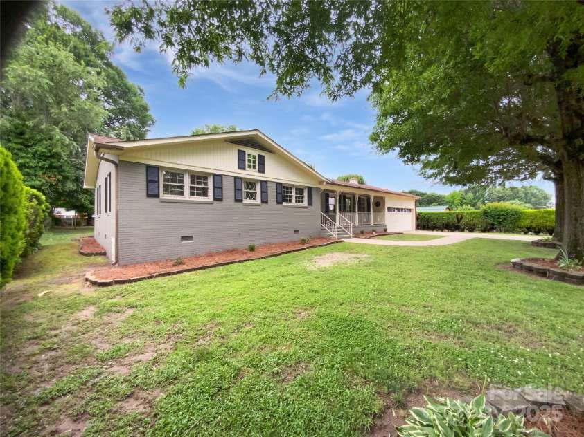 302 Melinda Avenue, Kannapolis, NC 28083.  MLS# CAR4266774, YatesRealty ID 27949. 