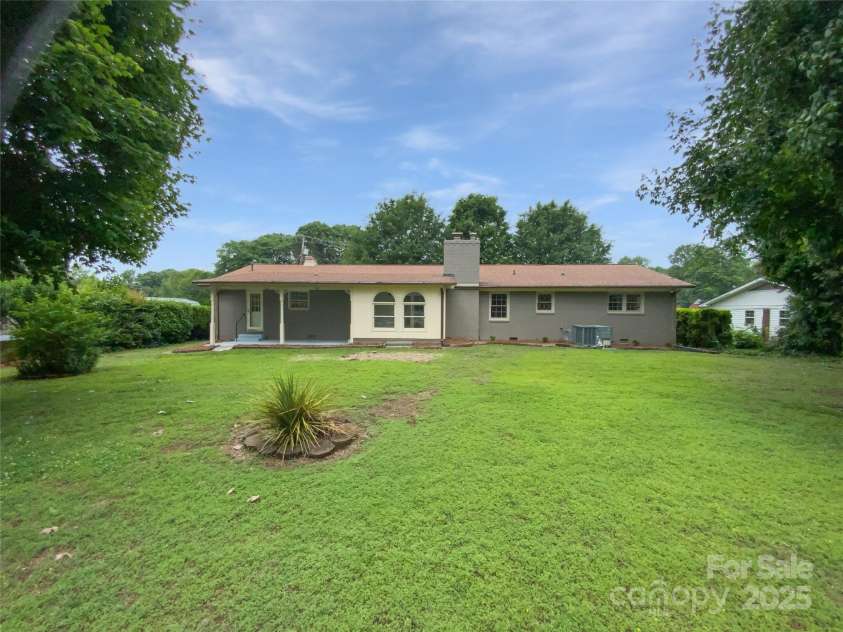 302 Melinda Avenue, Kannapolis, NC 28083.  MLS# CAR4266774, YatesRealty ID 27949. 
