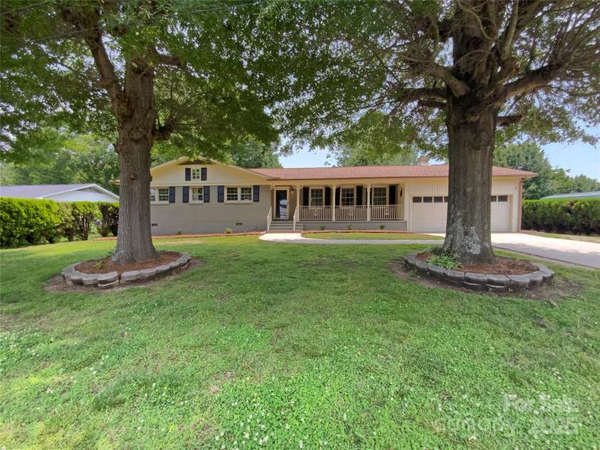 302 Melinda Avenue, Kannapolis, NC 28083.  MLS# CAR4266774, YatesRealty ID 27949. 